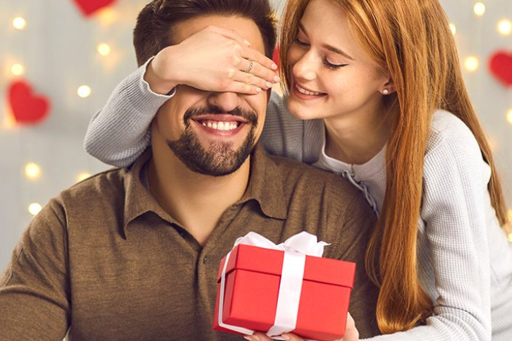 Valentines Gifts for Boyfriend as per Zodiac Signs